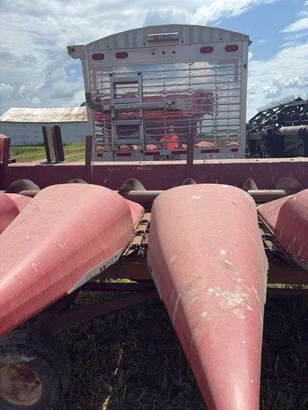 Case IH 893 Corn Head, All Poly Snouts and Row Units