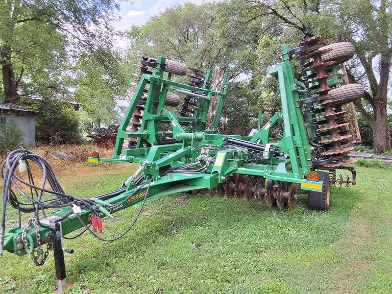 2015 Great Plains 2400T Turbo Max Vertical Tillage,  24ft 6 Degree Hyd Gang Adjust, 18.5'' Front Blades, Single Roll Basket, Rear Hitch, 3 Remotes, Tandem Axle, s/n- GP-C5729H.