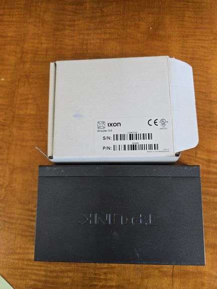 Ixon router, TP-link 8 port gigabit desktop switch - Schmid Auction