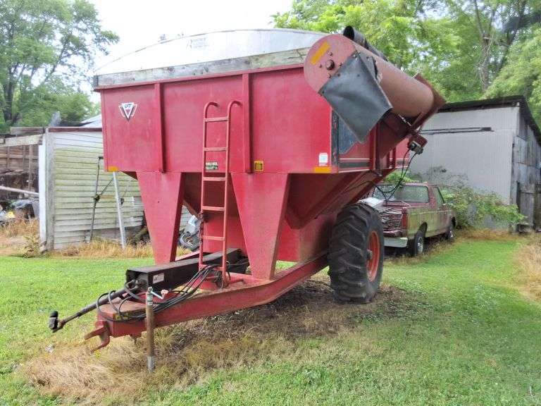 UFT 500 Bushel Grain Cart, Small 1000pto, Roll tarp.
