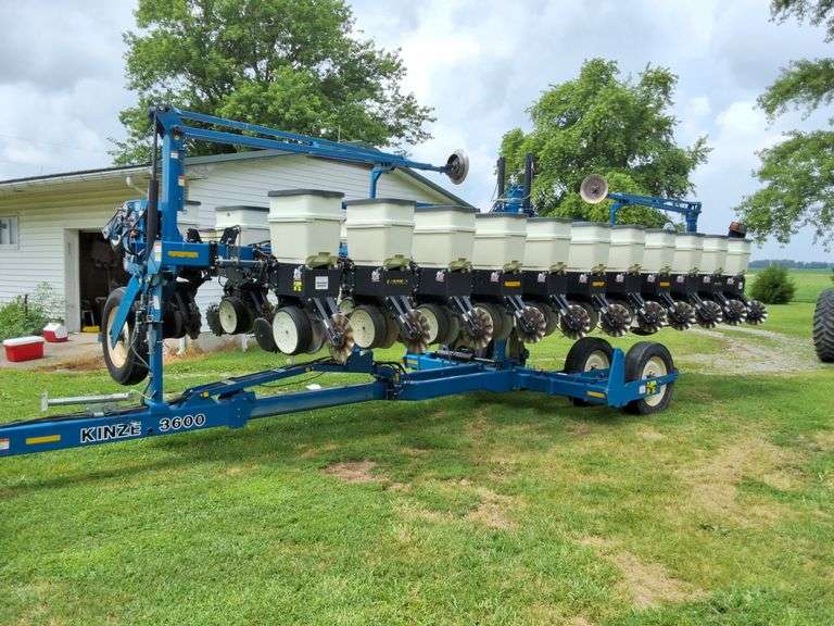 2008 Kinze 3600 12/23 Planter, KPM III Monitor, Corn and Bean Meters, Box Extension, Ground Drive, Markers, No Till Coulters, 10,661.32 Total Acres, Single Spike Closing Wheel, with manual, s/n- 620907.