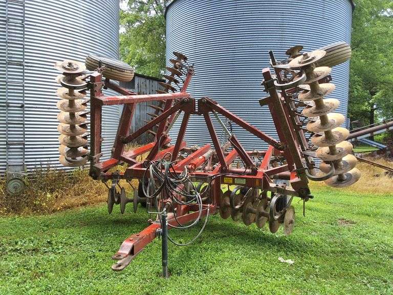 Hesston 2440 24ft Disc, 7 1/2'' spacing, rear hitch and rear hyd.