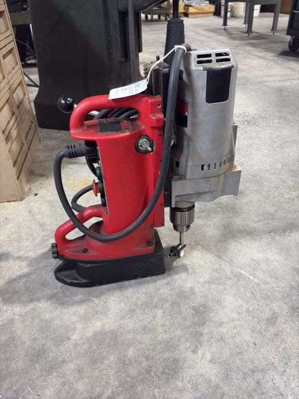 Milwaukee Mag Base Drill 4209-1 Like new