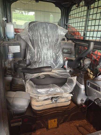 2022 Kubota SLV 75-2 Skid Steer, Fold up Front Glass, only 173 hours, Quick Attach, Back up Camera, Heat/AC, 74'' bucket, s/n- KBCZ052CLN1E67824