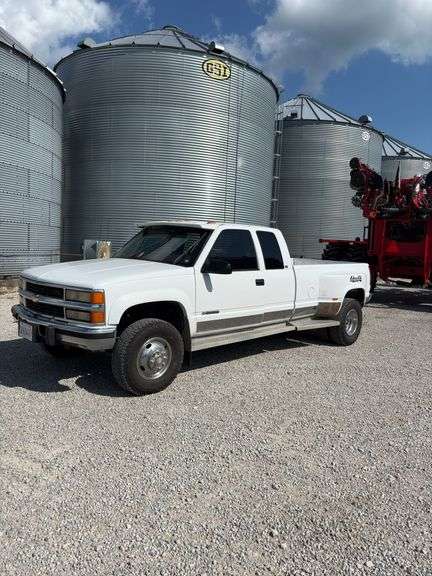 1997 Chevrolet 3500Hd Duramax Dually Pick Up Truck, 170,100 miles, 6.5 Diesel, 5 Speed Manual,  Power Locks and Power Windows, Cloth Seats, 4wd, Extended Cab, Gooseneck Ball, Extended Cab, Good Tires, VIN- IGCHK39F7VE179136