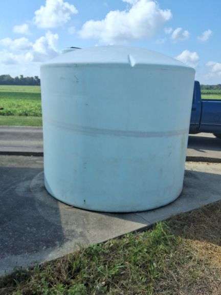 2500 Gallon Poly Tank, liquid fertilizer, and water only