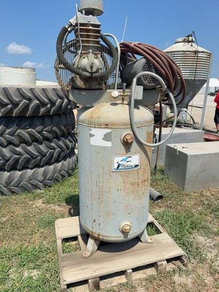 150-gallon upright air compressor - Schmid Auction