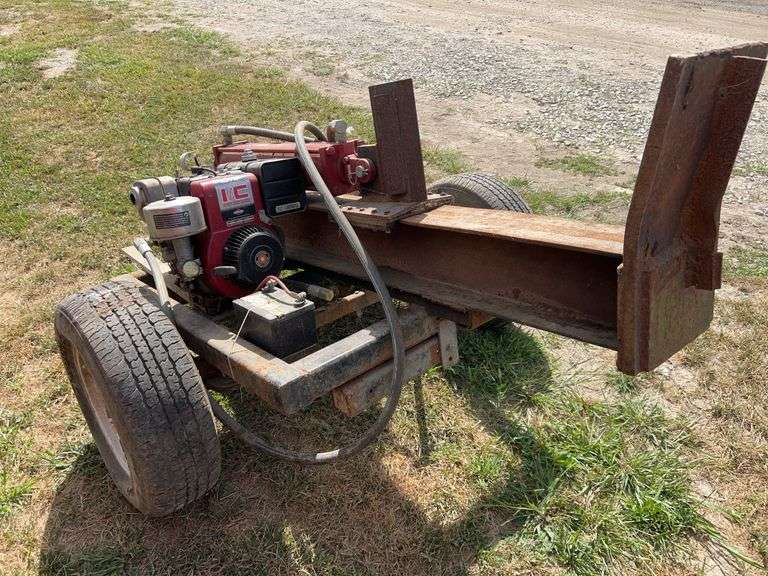 Pull Type Log Splitter, 10hp Briggs and Stratton Engine - Schmid Auction