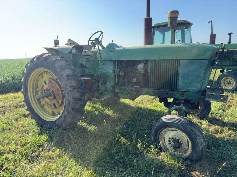 1965 John Deere 3020 Wide Front Tractor, 1 remote, 540pto, 3pt, 15.5x38, Has Been sitting for a few years but is now running, single rear weight, s/n- SNT1IIR076327R