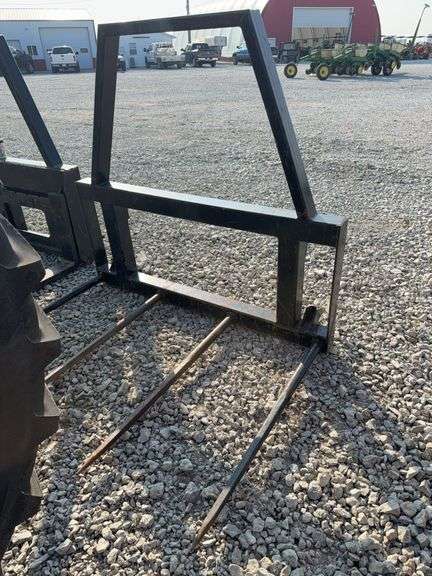 Heavy Duty 4 Prong Bale Spear for John Deere Loader,  (Lot 13, 14, and 15 are extending together. when there is a bid on either they both extend for 2 more minutes. They do not sell together)