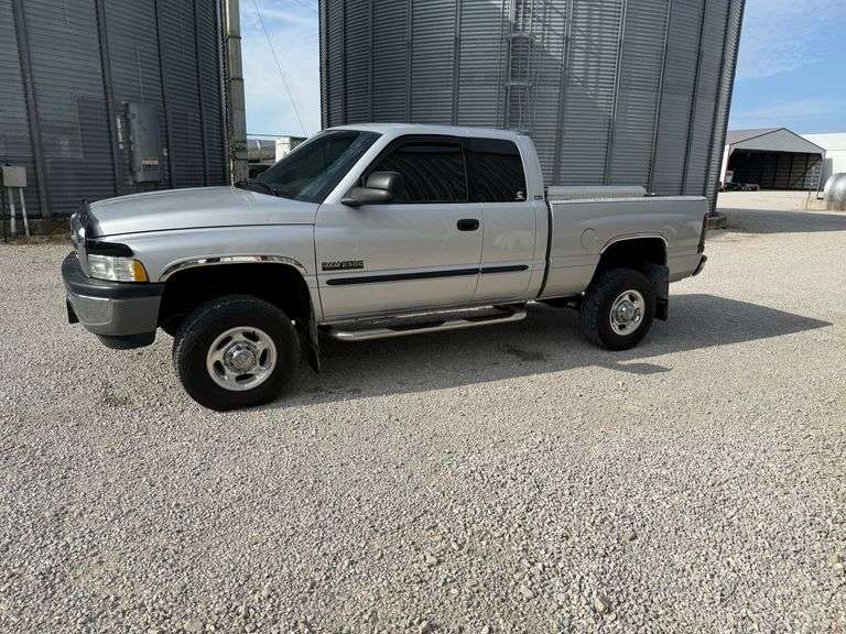 2002 Dodge Ram 2500 Pick Up Truck, Extended Cab, 4wd, Fold Up Center Console, Automatic, 119,550 miles, Gooseneck Ball Hitch, Power Windows and Power Mirrors, 24 Valve Cummins 5.9, VIN- 3B7KF233672M254498