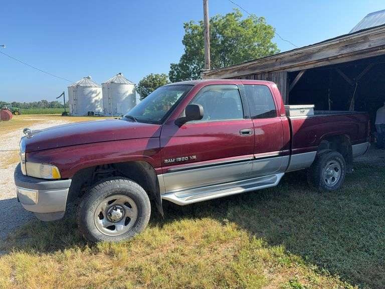 2001 Dodge Ram V8 Platinum, Laramie SLT, Extended Cab, Toolbox, Automatic, Cloth, Radio, Power Windows, 4wd, New Battery, 5.9LTR