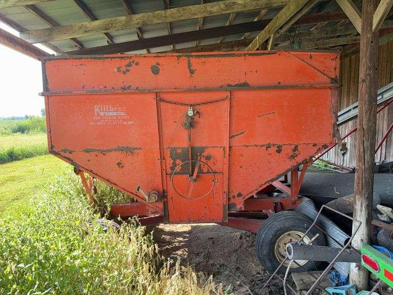 Killbros 350 Bushel Gravity Bed on 330 Running Gear