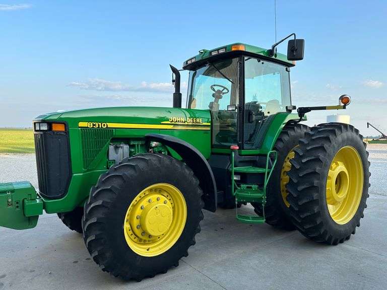 2000 John Deere 8310 FWA, 4,222 hours, 3 remotes, Big 1000pto, Hyd. Auto Steer Valve, 33.5 GPM Hyd. Pump Inside Wheel Weights, 18.4R46, Cat 3 Quick Hitch, 8.1lrt, Front 420/90R30, 12 Front Weights, s/n- RW8310P004307 globe and screens are removed from tractor