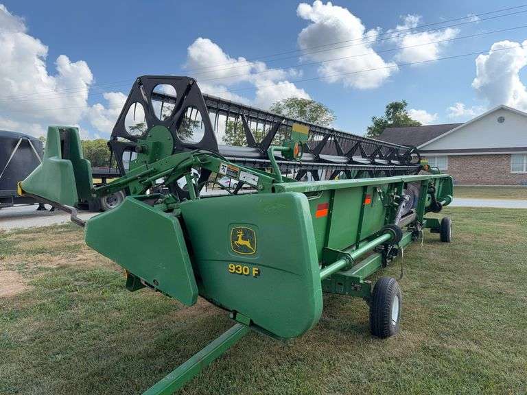 John Deere 930F Auger Platform Head, s/n- H00930F697610, (The Combine, Platform, and Head Cart are locked together in bidding, they will sell separate but will extended together in time if there is a bid on either piece of equipment)