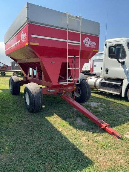 E-Z Trail Model 500 Gravity Wagon, Surge Brakes, Left Hand Unload