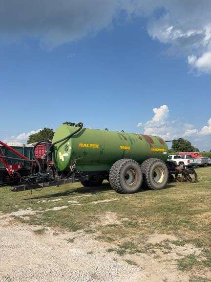 Balzer Magnum 7500-gallon slurry vac tank, 5 shank plow down, steerable double axel, hydraulic driven pump, field ready, just went to dragline