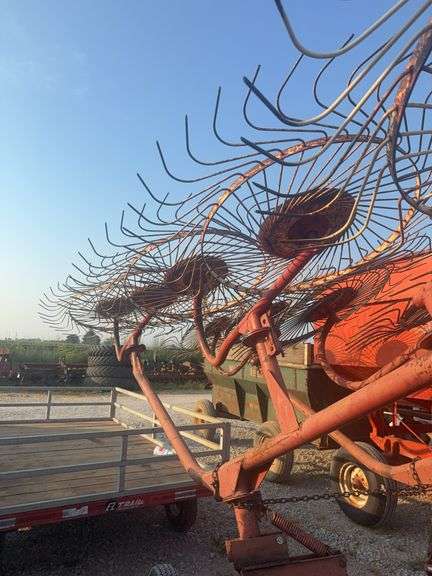 10 Wheel Pull Type Hay Rake - Schmid Auction