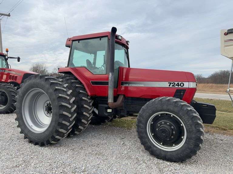 1995 Case IH 7240 tractor, 5840hrs, farm retirement, 18 speed power shift, FWA, 18.4R42 Duals, 3 Remotes, Big 1000pto, LED lights, original paint, Ss/n- JJA0058920