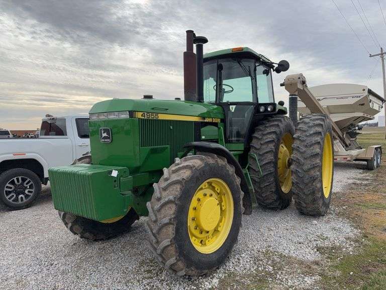 1992 John Deere 4955 FWA Tractor, 9,082 hours, owned since 2012, been a planting tractor and auger cart, inside rear wheel weights, had injector work 2018, good rubber all the way around, big 1000pto, only reason for selling is need more HYD Gallons Per Minute for new planter, s/n- RW4955P006617