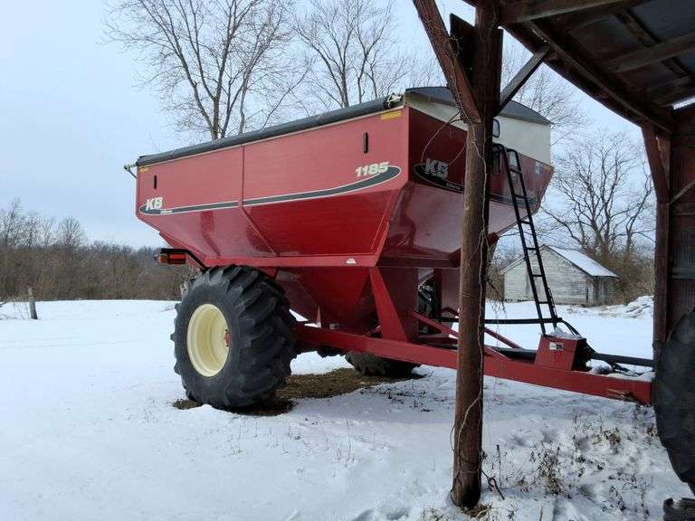 2014 Killbros 1185 Grain Cart, has scales and scale head, corner auger, roll tarp, good flighting, s/n- B33380109 1 owner.