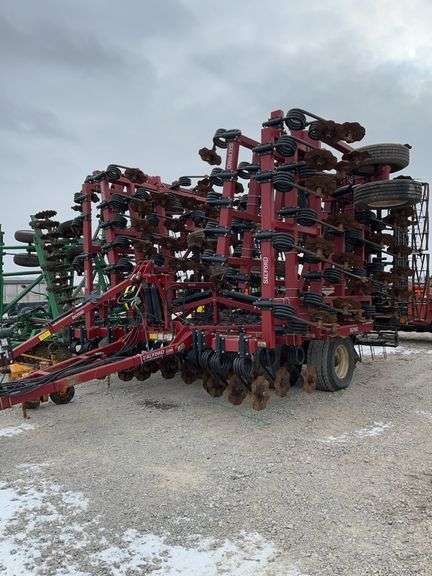 2017 Salford 2250 51ft Vertical Tillage Tool, Hyd Basket, Hyd. Spring Tine Harrow, Hyd. 4 AF/T, loaded with all the options, Field Ready, used this fall, greases, Heavy Duty Main Frame Tires