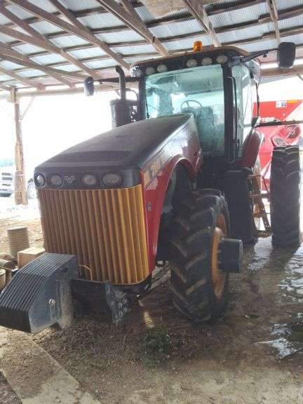 2017  Versatile 260 MFWD  Tractor 733.55 hours, 4 Remotes, 1 owner, Small 1000pto, 3pt, 16 speed powershift, 480/80R46 Duals, 380/85R34 Front Tire, Front Weights, Buddy Seat, High Flow Hydraulic Pump, s/n- 509328.