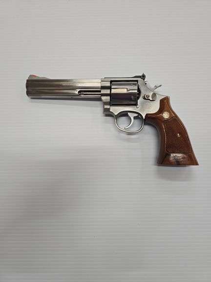 Smith & Wesson 686-3 .357 Double Action Magnum Revolver, 6" stainless barrel, (An additional $30 transfer fee will be paid to Accuracy Firearms when item is picked up)