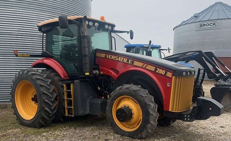 2017  Versatile 260 MFWD Tractor 733.55 hours, 4 Remotes, 1 owner, 540, Small 1000 & big 1000 pto, 3pt, 16 speed powershift, 480/80R46 Duals, 380/85R34 Front Tire, Front Weights, Buddy Seat, s/n- 509328.