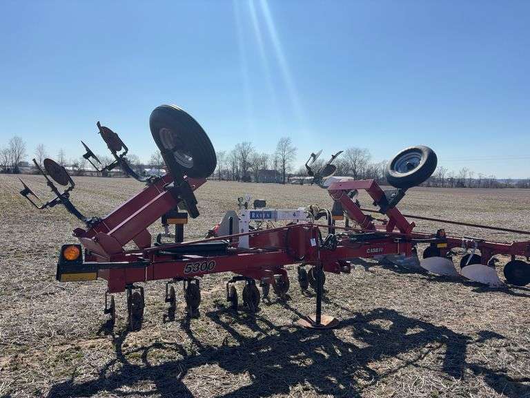 DMI 5300 9 Knife Anhydrous Applicator, 3pt, Like New, very low use, Raven Accu Flow Super Controller, Single Tank Hookup, Adjustable hitch, no-till coulters are included (they are taken off) with Raven SC440 Monitor, 1 Owner