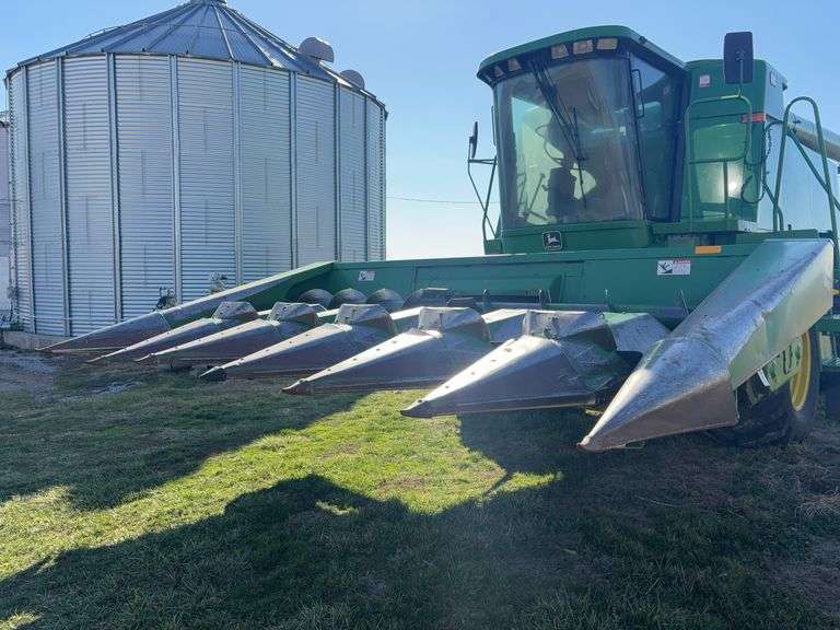 John Deere 643 Corn Head, 6 Row, 30'', Metal Snouts