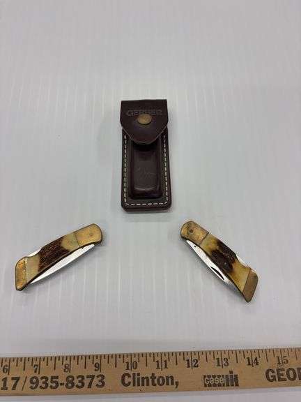 2 Gerber pocket knives with 1 Gerber case
