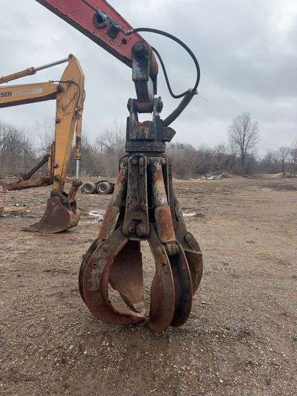 Young HD Rotating Hyd. 4 Tine Claw Grapple, 1 owner, rotating hyd. hook is not hooked up, (If a bid is placed on either Lot 4 Link Belt Excavator or Lot 5 the Young Grapple with less than 2 minutes left, both items extend by 2 minutes. They sell separately and are separate lots!) The Dog Bone link or called the Anvil Link that is connect to the grapple sells with the grapple lot 5