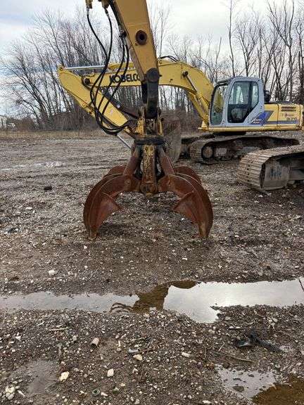 Young Rotating  4 Tine Hyd. Heavy Duty Grapple, rotating not currently working, s/n- L075CEET86, (If a bid is placed on either Lot 16 Caterpillar 325 or lot 18 Young Grapple with less than 2 minutes left, both items extend by 2 minutes. They sell separately and are separate lots!) The Dog Bone link or called the Anvil Link that is connected to the grapple sells with the grapple lot 18