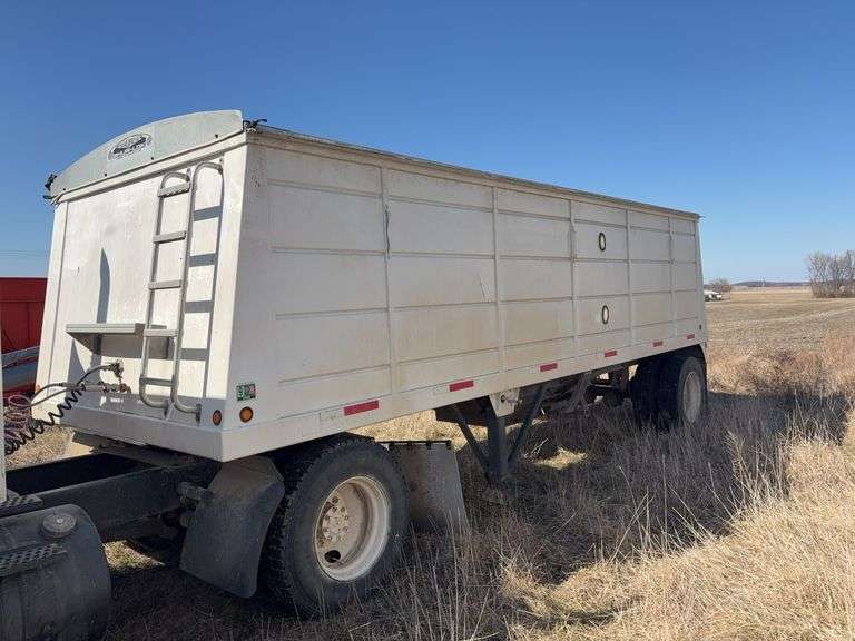 2001 Mauer Hopper Bottom, low miles on rear tires, spring ride, single hopper, 24ft, VIN- 1M9KG2414S152367