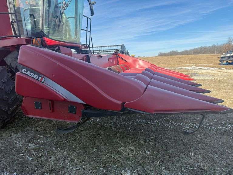 2013 Case IH 3406 corn head, 6 row, 30'', poly snouts, end stalk stompers, Hyd. Deck Plates s/n YD8040076.