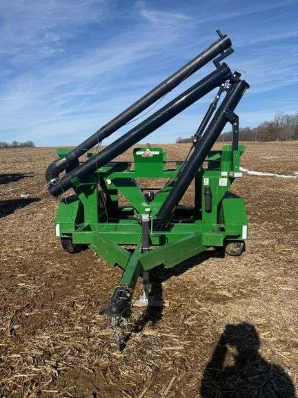 2011 Travis 2 box seed tender, SC200, Hyd. Poly Auger, bumper hitch pull, Honda GX240 Engine, Electric Start, Tandem Axle 1 owner s/n HSC1810.