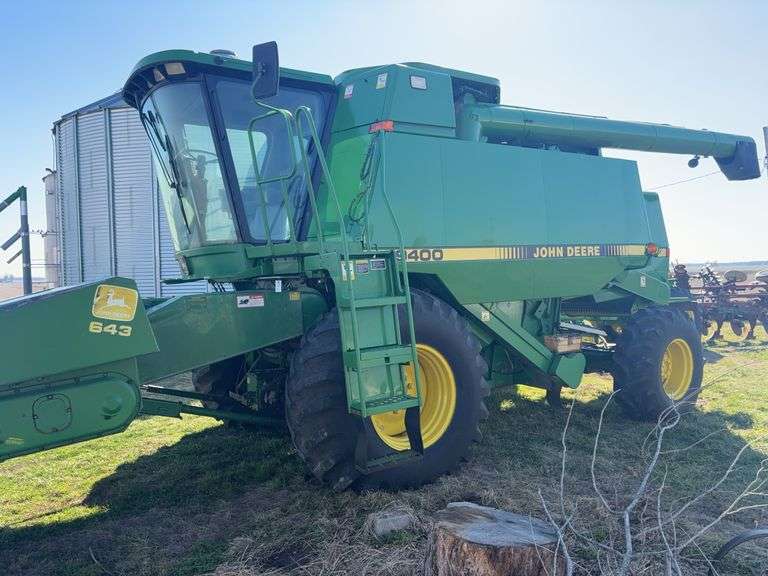 1994 John Deere 9400 Combine, 3,372 engine hours, 2,273 separator hours, 4wd, 30.5x 32 Firestone Tires, 2nd owner, Fold up Mauer Hopper, New Batteries, s/n- H09400X655353. when viewing this lot click on documents to view spec sheet.