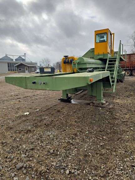 2006 Sierra 4200 Portable Triple Axle Baler on Semi Trailer, 7,759 hours, Triple Axle, Duetz Air Cooled Diesel Engine, tight machine, does burn little oil, 255/70R22.5 tires ( The last photo is a video of the machine running) unknown year, was purchased out of Kansas, one of the tires is off the bead, serial number 78926