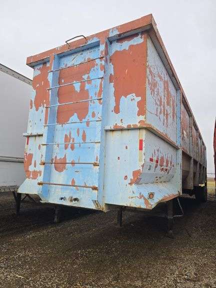 CIF Industries Semi Trailer, T6 High Strength Steel, 8 1/2ft sides, 8ft wide, 48ft long, rear swinging door, 11r22.5, spring ride, spare tire, sliding landing gear, VIN- 1JJV482PXSL255055, the title shows a 1995 year model since that is the year on the axle frame