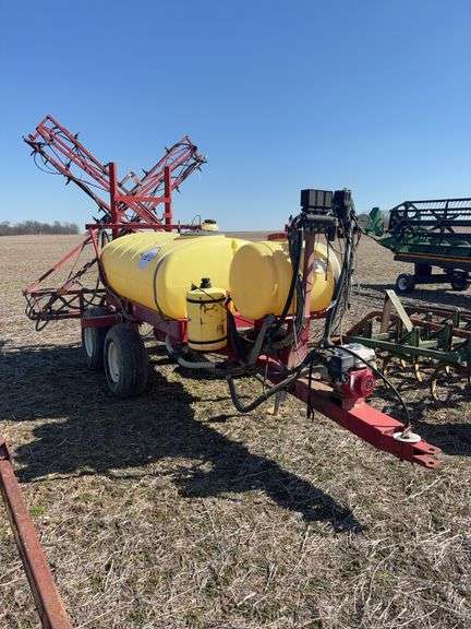 Hardi Sprayer, Tandem Axle, with Honda GX 160 engine, has a control box, runs off speed and pressure, 500-gallon tank, 45ft