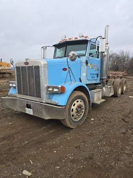 2005 Peterbilt 378 Conventional Day Cab Semi, 553,838 miles, 23,228 hours, 10 Speed, Cat C13, wet kit, sliding 5th wheel, Aluminum rims, owned for 12 years,  VIN- 1XP-FDU9X-8-5D858398