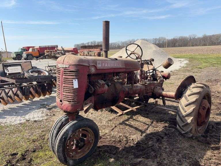 Farmall B NF Tractor, non-running, culti-division