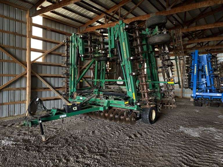 Great Plains 4000 Turbo Chopper, 40ft, Triple Fold, New Main Frame Tires, Weight Kit, 18 1/2''-19'' Blades, s/n- A1509Y  ( located near West Union)