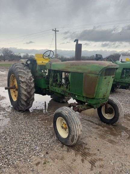 1969 John Deere 4020 Powershift, 3pt, hour meter shows 862 hours, 18.4x34, Diesel, New Seat, 540/1000pto, s/n- 213P 210017R.