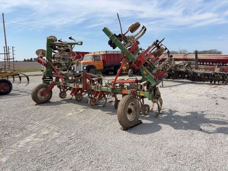 Glencoe Row Crop Cultivator, 8 Row, Hyd. Fold, 3pt, 36'' spacing