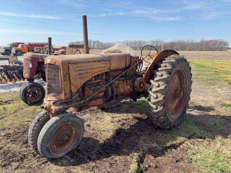 Minneapolis-Moline Narrow Front ZTU Tractor