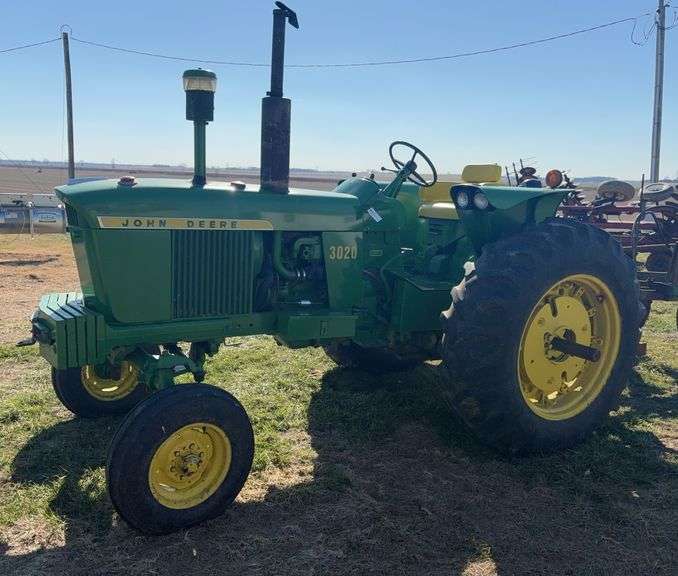 1967 John Deere 3020 Tractor, 5,651 hours, Full Front Weight, 16.9x34 Rear Tires, Gas, Synchro, 540pto, Rear Wheel Weights, 1 Remote, 1 Owner, s/n- T111R 102619R