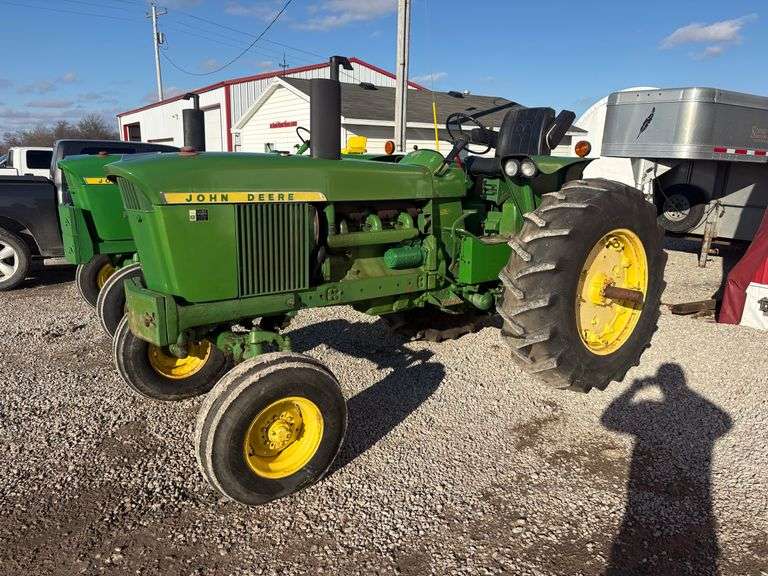 1970 John Deere 4020 Diesel Tractor, Rebuilt Starter, 7,682 hours, Straight Original Paint on most of the tractor, lights work, Synchro shift, single remote, 18.4-34, New water pump and radiator, Firestone Field Road Tires, Front Weights and Single Mount, s/n- T213R 237538R.