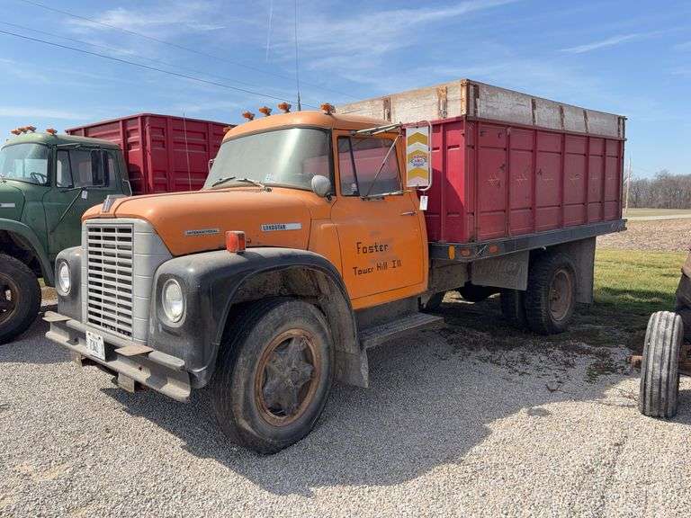 1971 International Loadstar 1600 Grain Truck, Single Axle, 5x2 speed. 129,000 miles, wood floor, 12ft bed, has been sitting, non-running, VIN- 416060H185248.